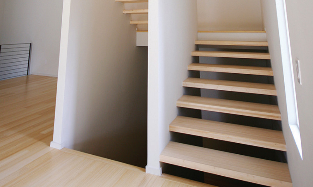 私人住宅的楼梯以Plyboo边缘纹理为特色manbetx官网下载